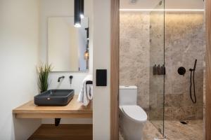 A bathroom at LIN Boutique Hotel by HOUSY HOST
