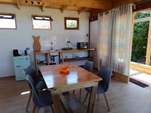 Kuchyň nebo kuchyňský kout v ubytování Cabañas Los Troncos, Las Salinas-Papudo