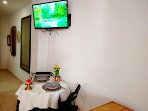 TV a/nebo společenská místnost v ubytování Estudio a 3 minutos del Aeropuerto