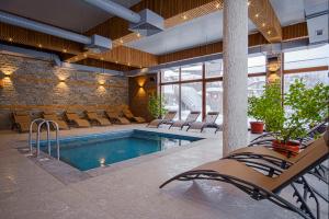 Hồ bơi trong/gần SPA Hotel Daffi