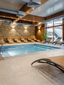 Hồ bơi trong/gần SPA Hotel Daffi