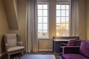 Posezení v ubytování Doubletree by Hilton Edinburgh City Centre