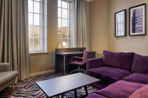 Posezení v ubytování Doubletree by Hilton Edinburgh City Centre