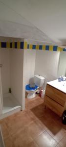 Kúpeľňa v ubytovaní Appartement à 8 km de la mer - 3 chambres + 13 fotografií
