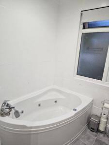 حمام في Mirandas Place