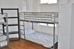 Voodi või voodid majutusasutuse The Hive Hostel - Traveler Friendly, Passport Only toas