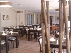 a dining room with wooden tables and chairs at Logis Hôtel Les 3B in Nouilhan