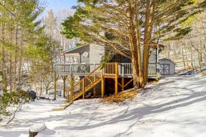 Boone Hideaway with Deck, Grill and Forest Views! talvel