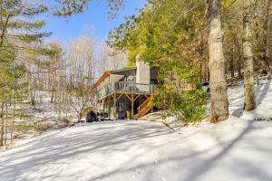 Boone Hideaway with Deck, Grill and Forest Views! talvel