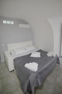 a bedroom with a bed with towels on it at Casa Sant Anna in Naples