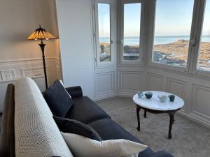 Posezení v ubytování Villa XIXe Vue mer