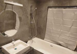 Baðherbergi á Private 2BR Apartment with Private Heated Pool at Bali D3