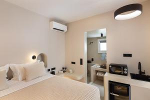 Katil atau katil-katil dalam bilik di Jacuzzi Suite by Divalproperties-Mykonos