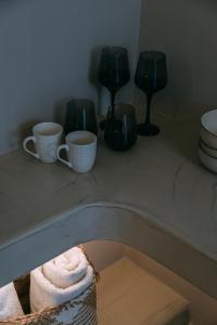 Kemudahan buat kopi dan teh di Jacuzzi Suite by Divalproperties-Mykonos