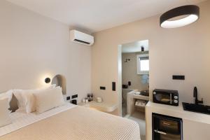 Katil atau katil-katil dalam bilik di Jacuzzi Suite by Divalproperties-Mykonos