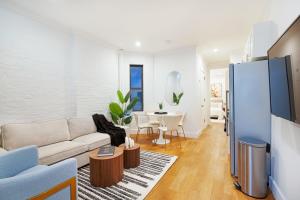 Χώρος καθιστικού στο 1290-8 New Renovated 2 Bedrooms in UES