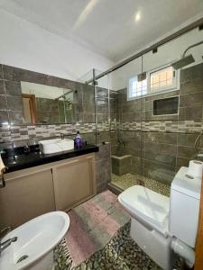 Un baño de Chambre privée vue sur jardin