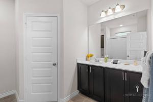 Снимка в галерията на New Build in Prime Location Close to UNT TWU and DT Denton в Дентън