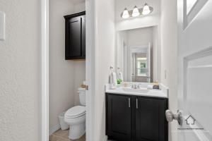 Баня в New Build in Prime Location Close to UNT TWU and DT Denton