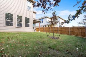 Градина пред New Build in Prime Location Close to UNT TWU and DT Denton