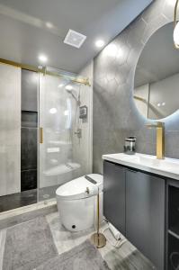Ένα μπάνιο στο Kiki 4 - Men's Clothing optional Guest Houses +37 φωτογραφίες