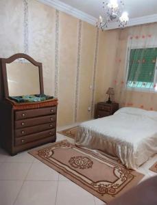 Una cama o camas en una habitación de appartement meuble