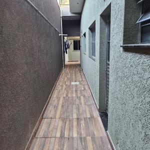 an empty hallway with a wooden floor in a building at Loft 7 espaço inteiro 2 andar in Salto
