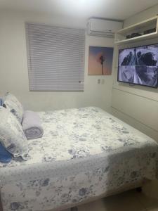 a bedroom with a bed with a flowered mattress at COP 30 - casa região metropolitana in Ananindeua