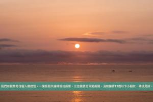 Alba o tramonto visti dall'interno del bed & breakfast o dai dintorni