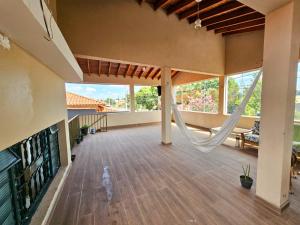 Un balcón o terraza de Casa perto do Parque dos Saltos - Brotas - Casa 3