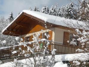 Το Chalet confortable 3 chambres, proche Gérardmer, avec garage, balcon et équipements bébé. - FR-1-589-195 τον χειμώνα