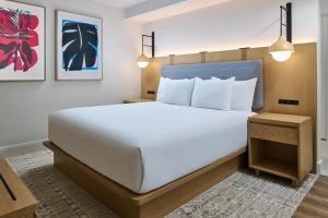 Postel nebo postele na pokoji v ubytování Hyatt Regency Waikiki Beach Resort & Spa