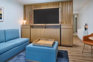 TV a/nebo společenská místnost v ubytování Hyatt Regency Waikiki Beach Resort & Spa