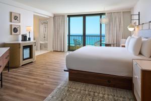 Postel nebo postele na pokoji v ubytování Hyatt Regency Waikiki Beach Resort & Spa