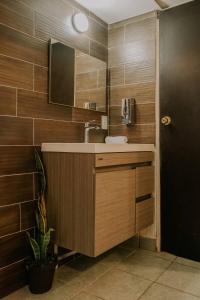 a bathroom with a sink and a mirror at Departamento en Bahías de Huatulco in Santa Cruz Huatulco