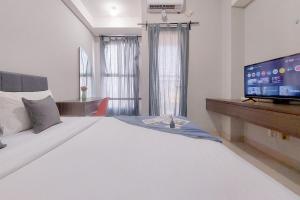 Ένα ή περισσότερα κρεβάτια σε δωμάτιο στο Good Place and Comfy Studio at Transpark Bintaro Apartment By Travelio +13 φωτογραφίες