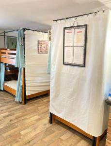 Postel nebo postele na pokoji v ubytování Minato Hostel