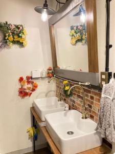 Koupelna v ubytování Minato Hostel
