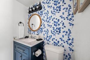 Phòng tắm tại Blessed in the Smokies +45 ảnh