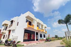 Budova, kde se hotel nachází + 35 fotografií