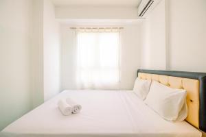 Postel nebo postele na pokoji v ubytování Comfort and Homey 2BR at Titanium Square Apartment By Travelio