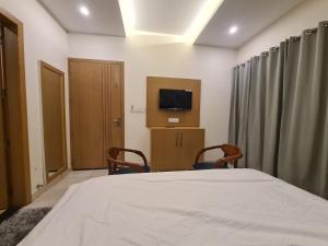 Mahadev Residency的电视和/或娱乐中心