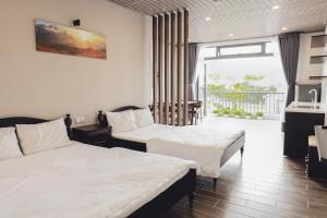 Postel nebo postele na pokoji v ubytování Vĩnh Tuấn Hotel