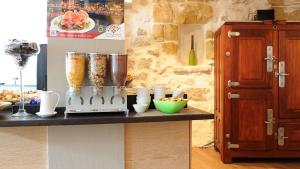 Cuisine ou kitchenette dans l'établissement Hotel Cote Basque