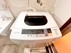 a toaster oven sitting in a corner of a kitchen at 千住4丁目2階 日本の和のお部屋スカイツリー9分秋葉原10分浅草12分 in Tokyo