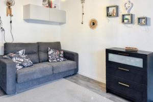 Posezení v ubytování Studio cosy avec balcon et vue sur la montagne à Chamrousse - 19 m²