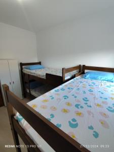 Postel nebo postele na pokoji v ubytování casa nova com ar condicionado e wi-fi ha 4 min do mar + 13 fotografií