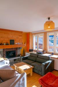 Χώρος καθιστικού στο Le Cru'Queyras vit! Élégant chalet lumineux 15pers - Aiguilles - Queyras