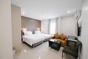 Postel nebo postele na pokoji v ubytování Eng Fah Luang Hotel