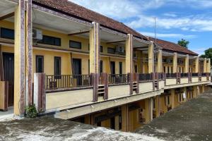 Tòa nhà nơi nhà nghỉ ven đường tọa lạc
